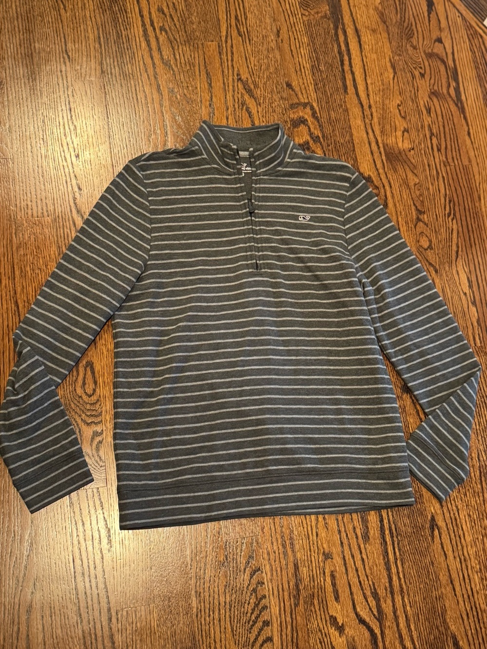 Boys Vineyard Vines dark gray quarter zip size XL excellent condition